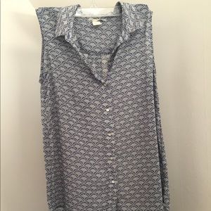 H&M sleeveless button down blue/white pattern